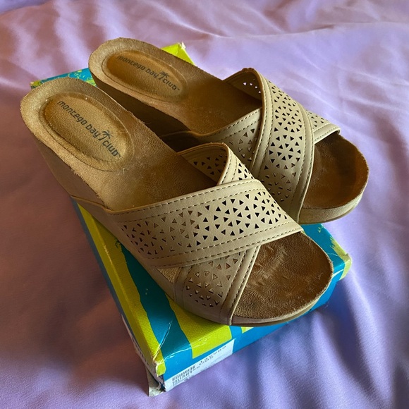 Tan sandals size 8 Montego Bay Club - Picture 3 of 3